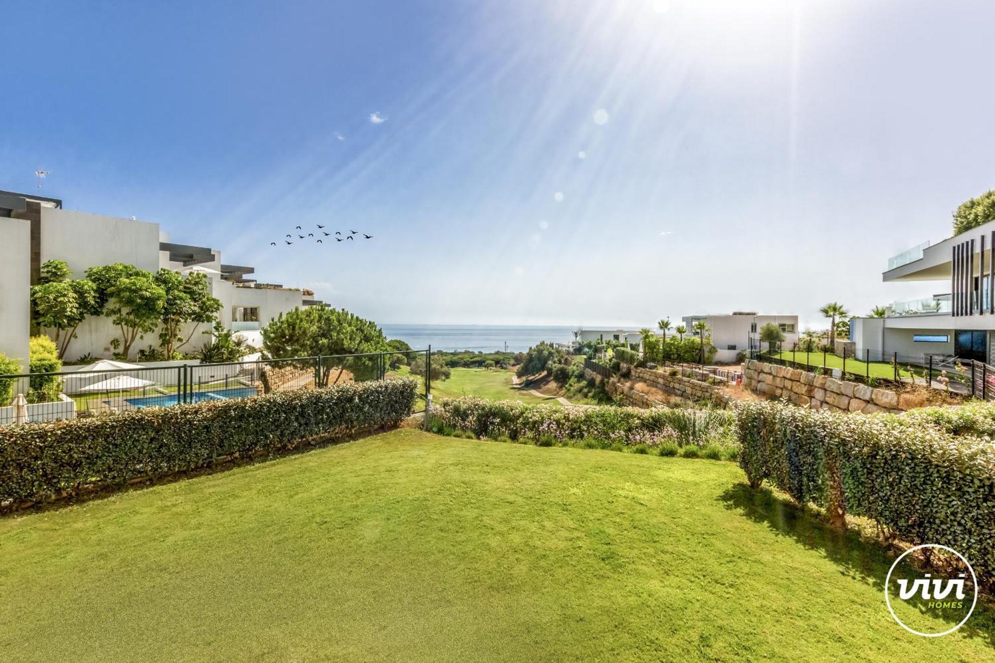 Vivi Homes - Casa Ferli Pool, Garden, Golf & Sea View Apartemen *